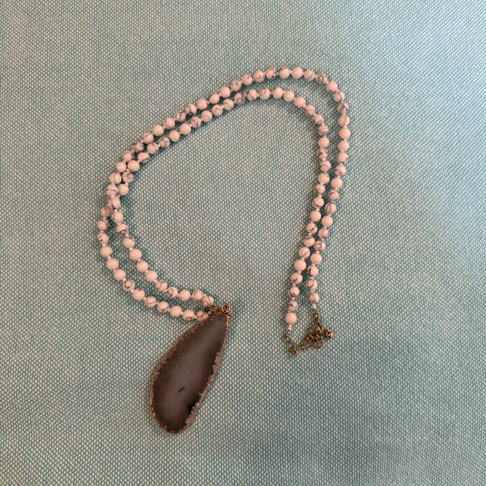 Elegant White and Gray Pearl Necklace with Stone